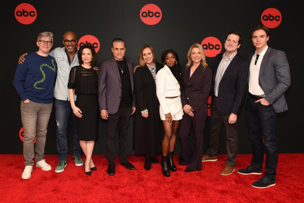 CHRIS VAN ETTEN (CO-HEAD WRITER).jpg